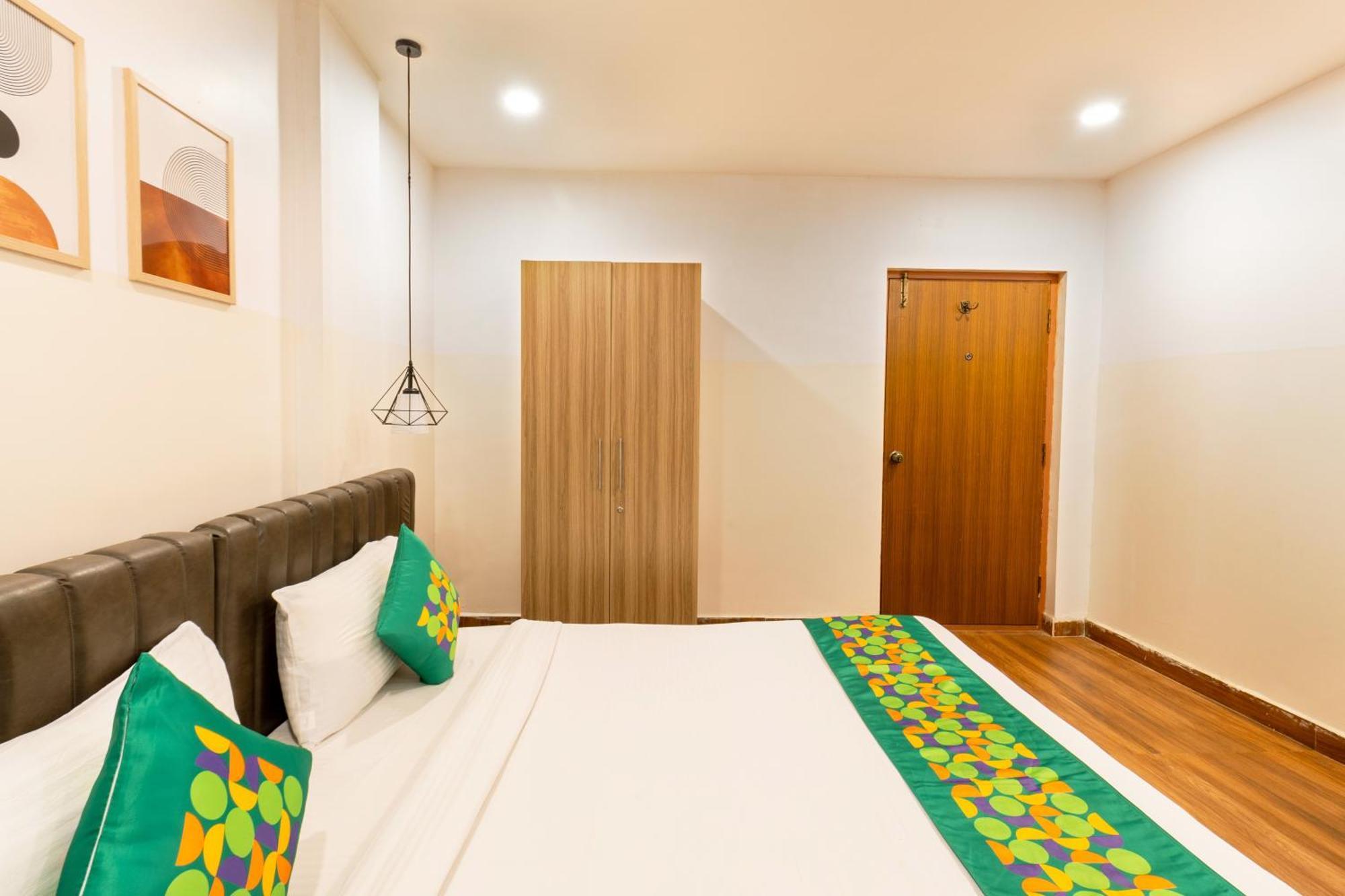 Treebo Trend Hotel Seventh Heaven Haiderabad Buitenkant foto
